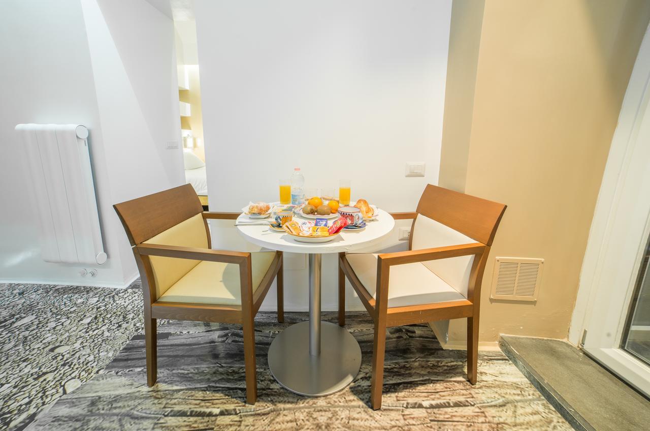 נאפולי Chiaia 197 Deluxe Residence מראה חיצוני תמונה