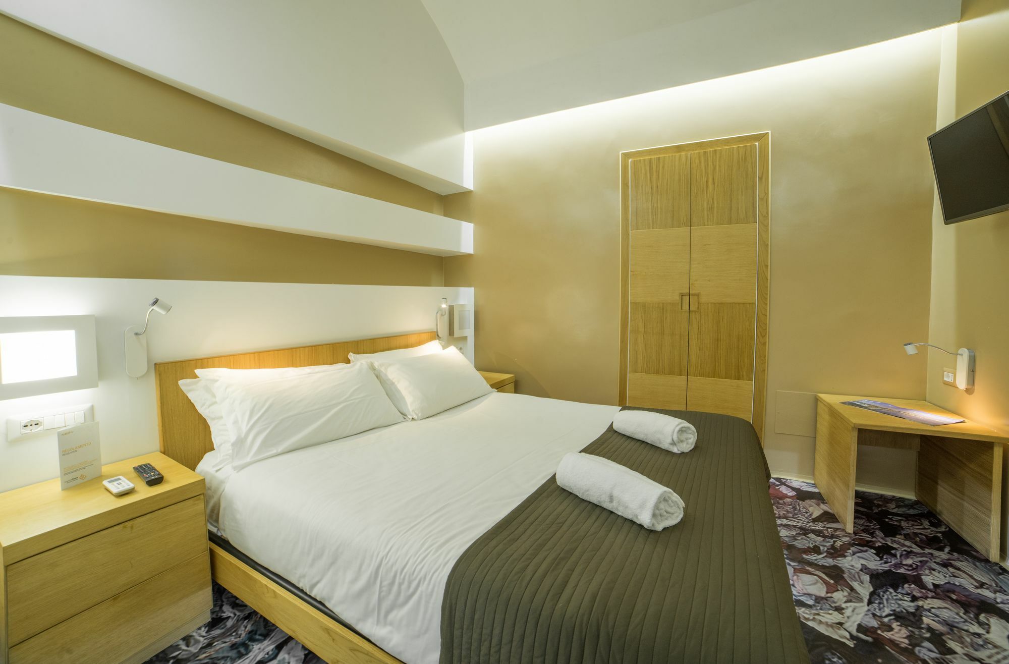 נאפולי Chiaia 197 Deluxe Residence מראה חיצוני תמונה